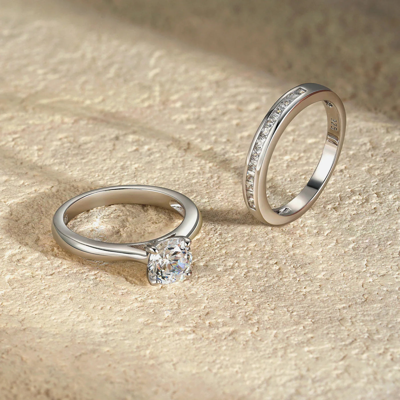 Zweiteiliges Verlobungs- und Ehering-Set aus 925er Sterling Silber mit Zirkonia