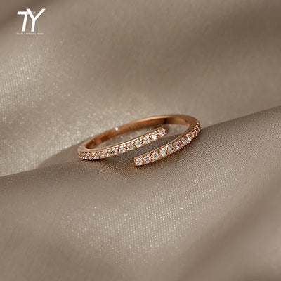 Wickelring in Roségold mit Zirkonia – Eleganz in Bewegung✨