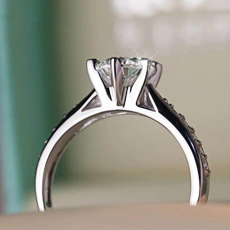 Klassischer Solitär Zirkonia-Ring – Zeitlose Eleganz in Silber ✨