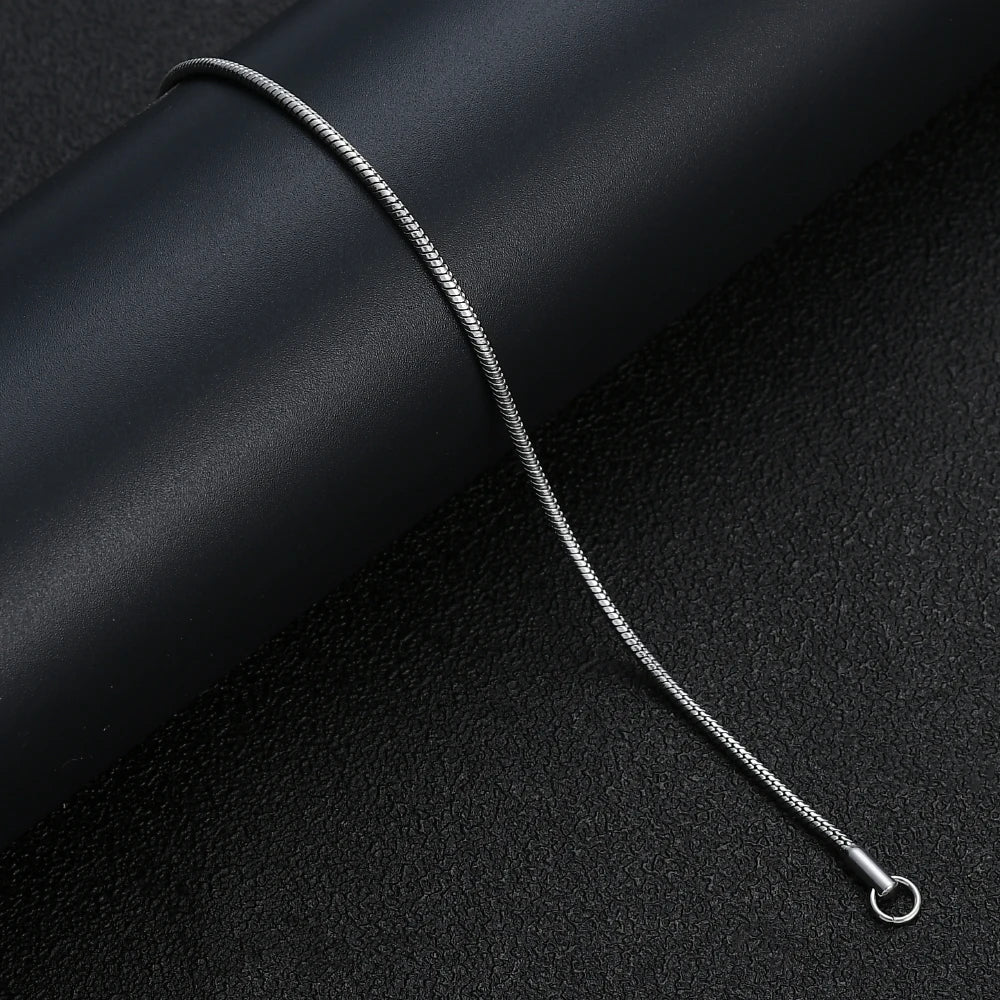 Minimalistisches Edelstahlarmband mit Schlangenkette