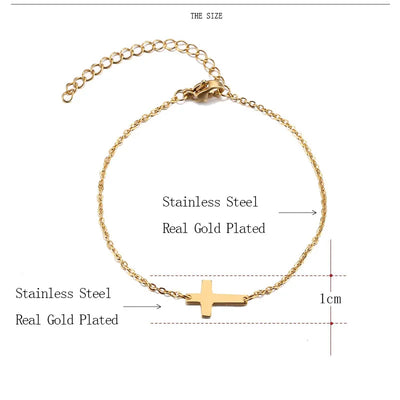 Zartes goldfarbenes Armband mit Kreuzanhänger