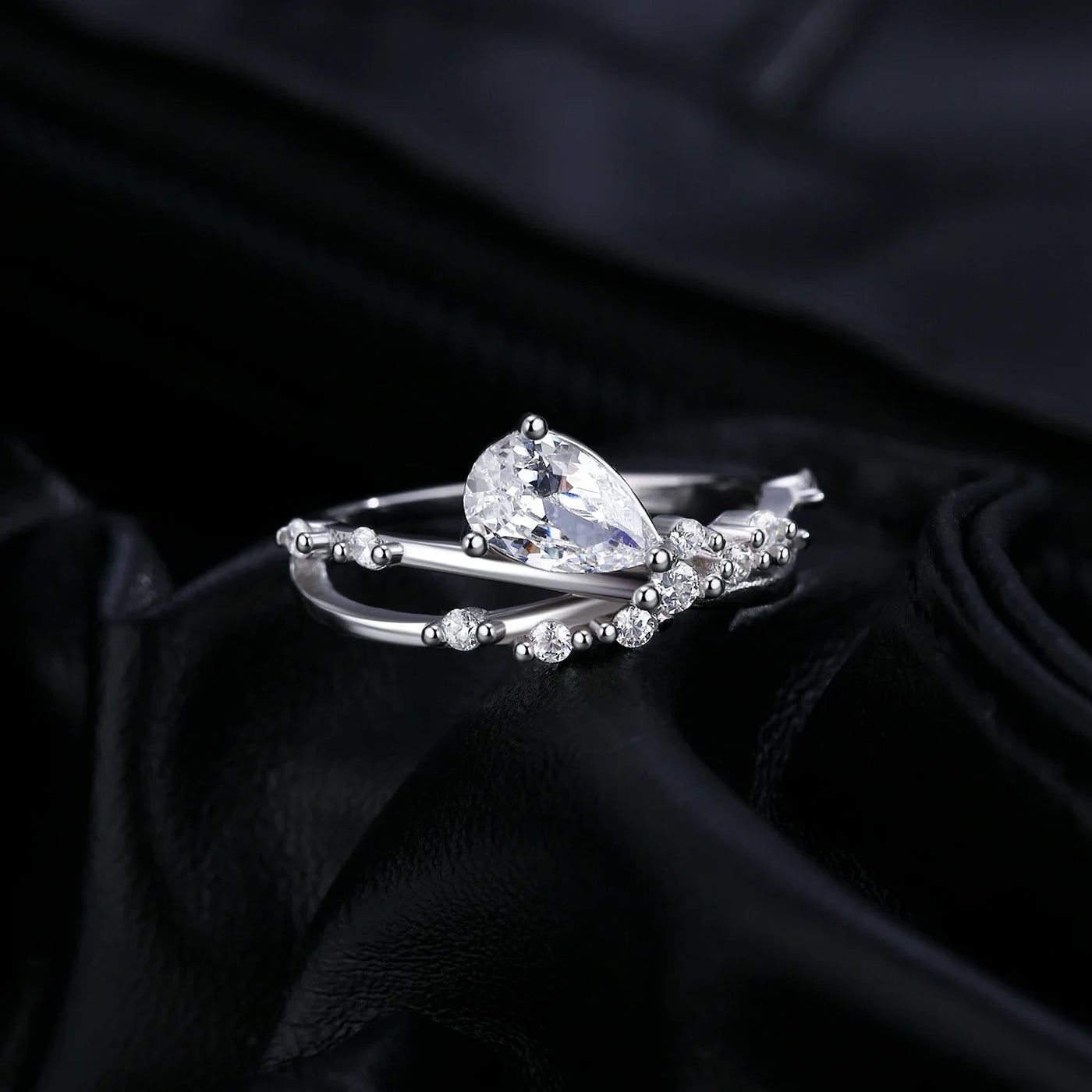 Eleganter Ring mit Tropfen-Zirkonia – Zeitlose Romantik in Silber