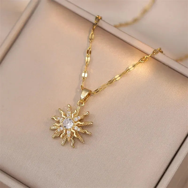 Blütenanhänger mit Kristallen – Funkelnde Eleganz in Blumenform
