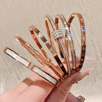Golden Elegance – Vielseitige Armreife im Rosé-Finish✨