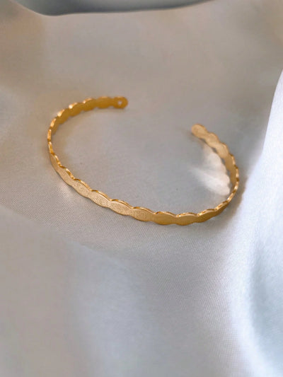 Zen Bangle – Ruhe, Stärke & Glanz vereint✨
