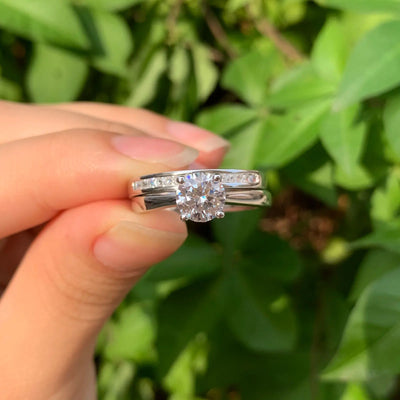 Zweiteiliges Verlobungs- und Ehering-Set aus 925er Sterling Silber mit Zirkonia