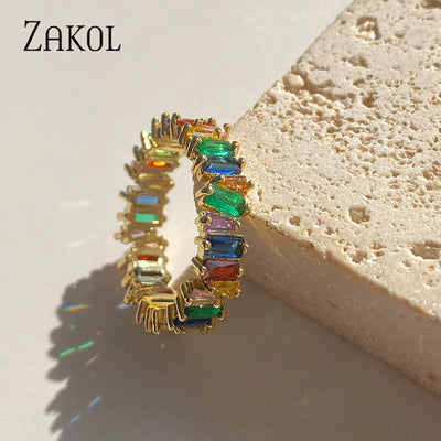 Luxuriöser Eternity-Ring mit Kristallbesatz