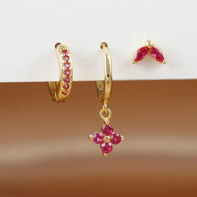 Goldene Eleganz – Ohrring-Set mit funkelndem Anhänger