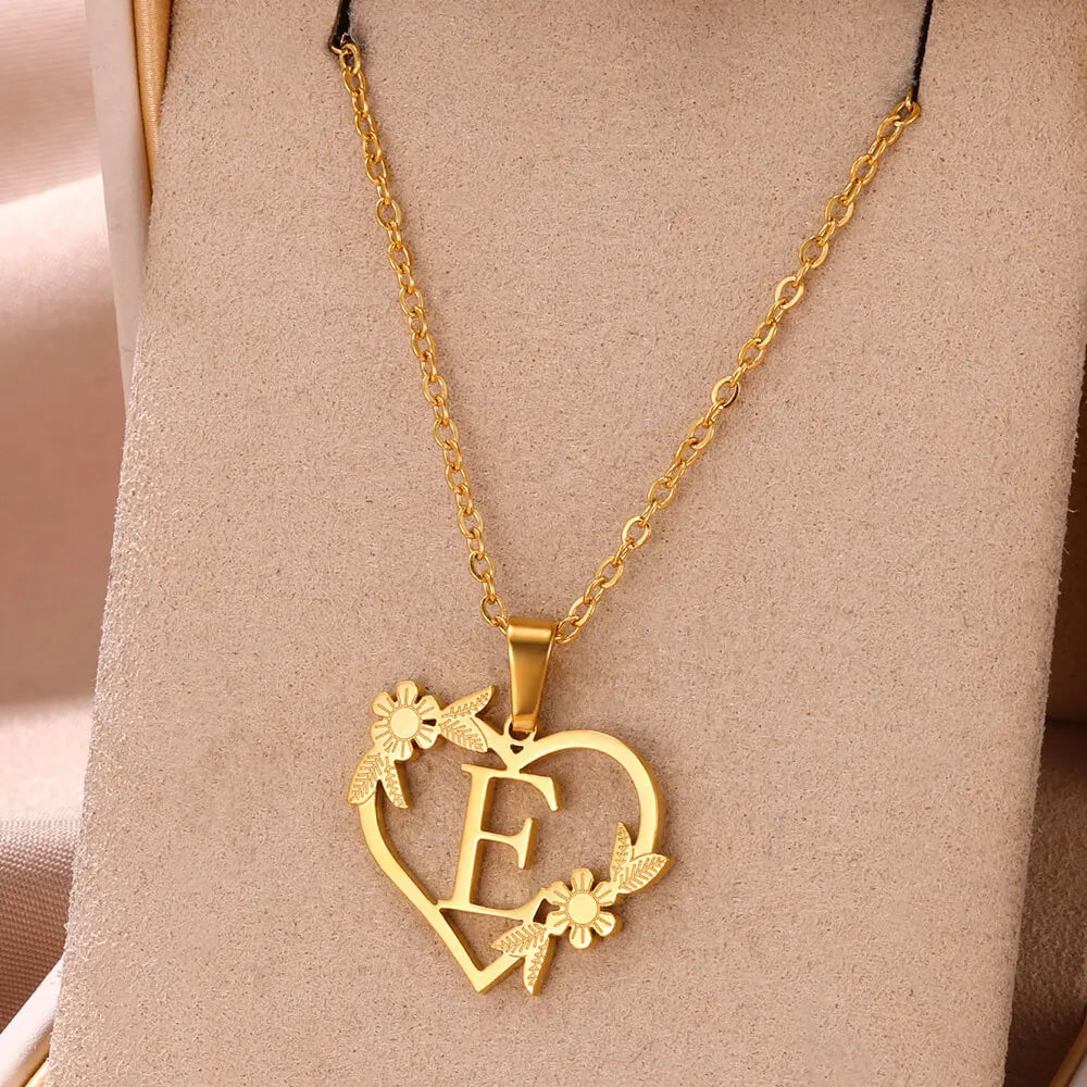 Personalisierte Herz-Kette mit Blumen & Initialen