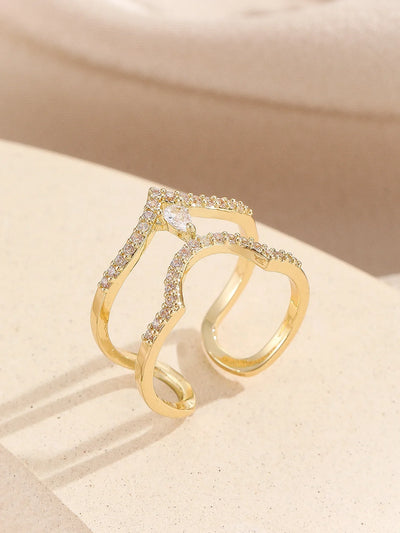 Doppelter Chevron-Ring mit Zirkonia – Eleganz im modernen Design