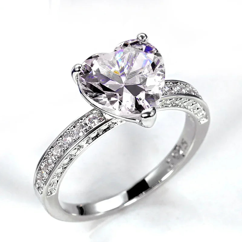Herzfunkeln – Silberring mit strahlendem Zirkonia-Herz 💎💖