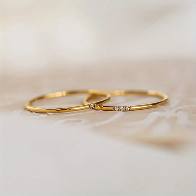 Minimalistischer Goldring mit zarten Diamanten