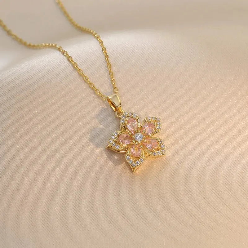 Blütenanhänger mit Kristallen – Funkelnde Eleganz in Blumenform