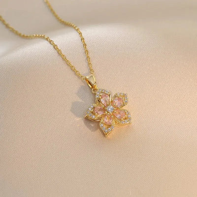 Blütenanhänger mit Kristallen – Funkelnde Eleganz in Blumenform