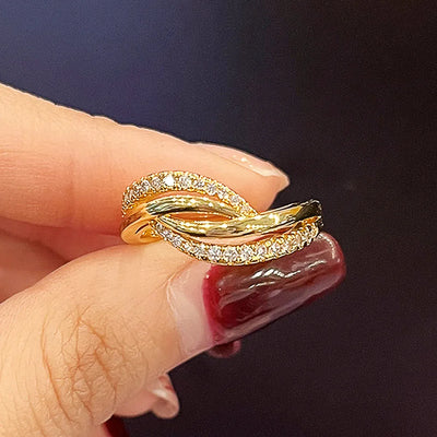 Eleganter Knotenring in Gold mit funkelnden Zirkonia💍✨
