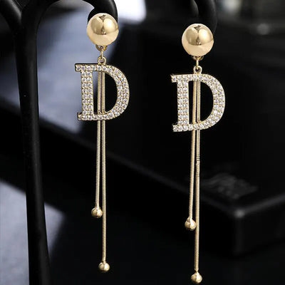 Glamouröse "D"-Statement Ohrringe