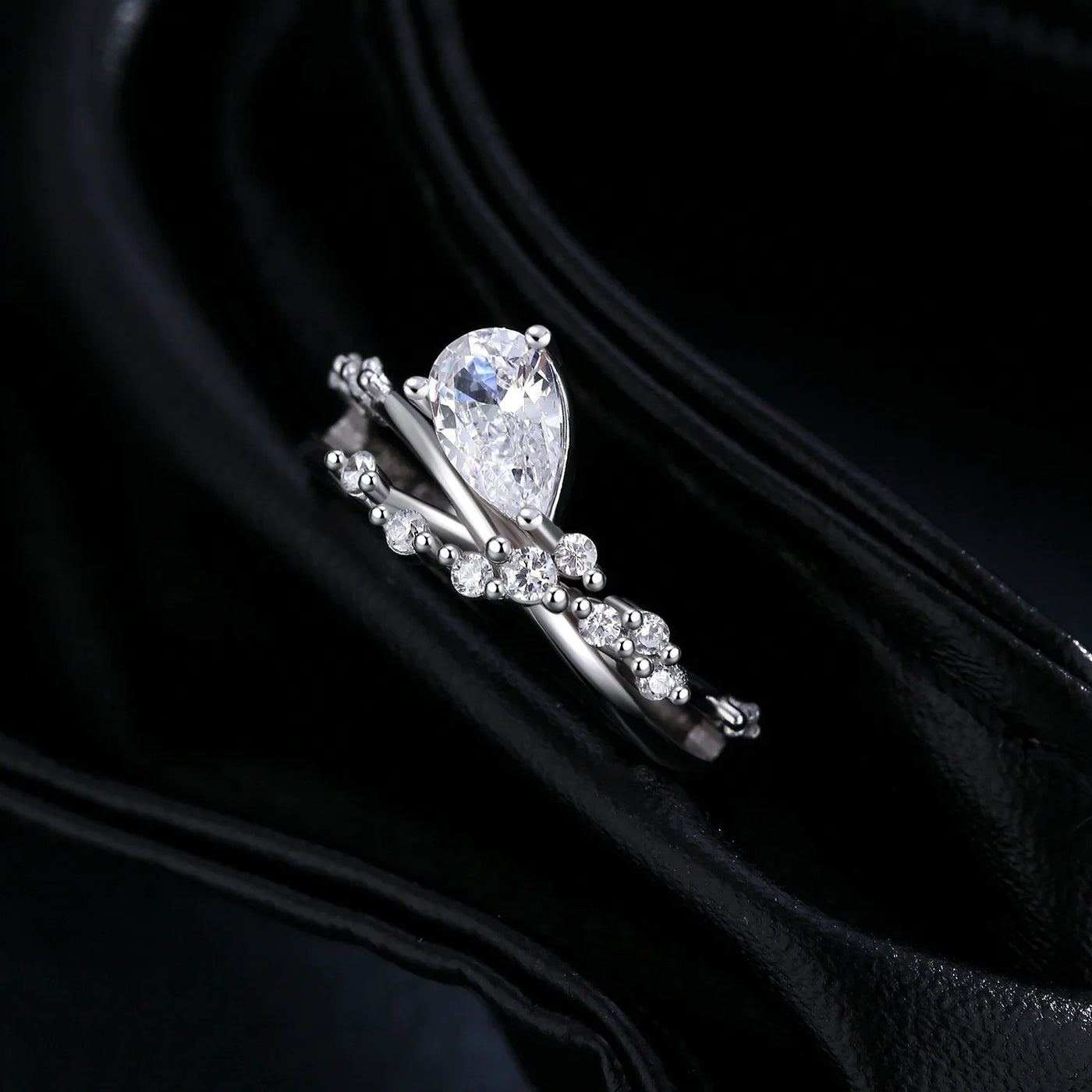 Eleganter Ring mit Tropfen-Zirkonia – Zeitlose Romantik in Silber