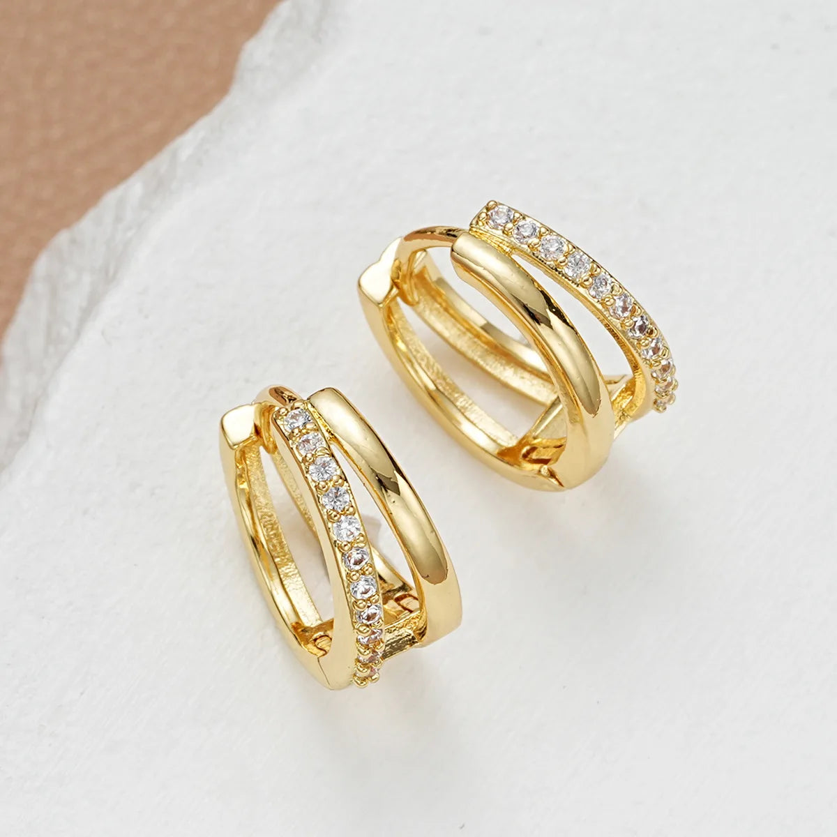 Luna Curve – Doppelte Creolen mit Zirkonia-Glanz ✨