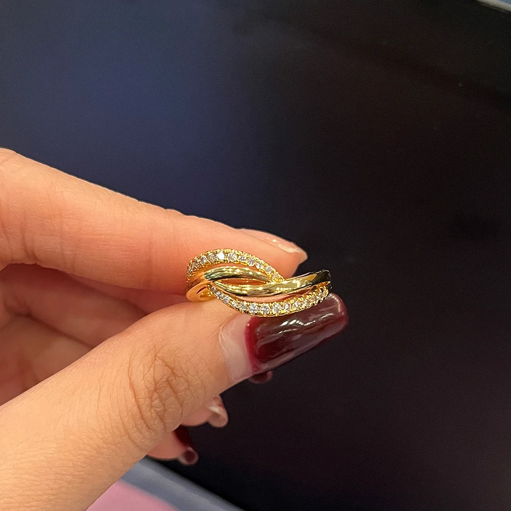 Eleganter Knotenring in Gold mit funkelnden Zirkonia💍✨