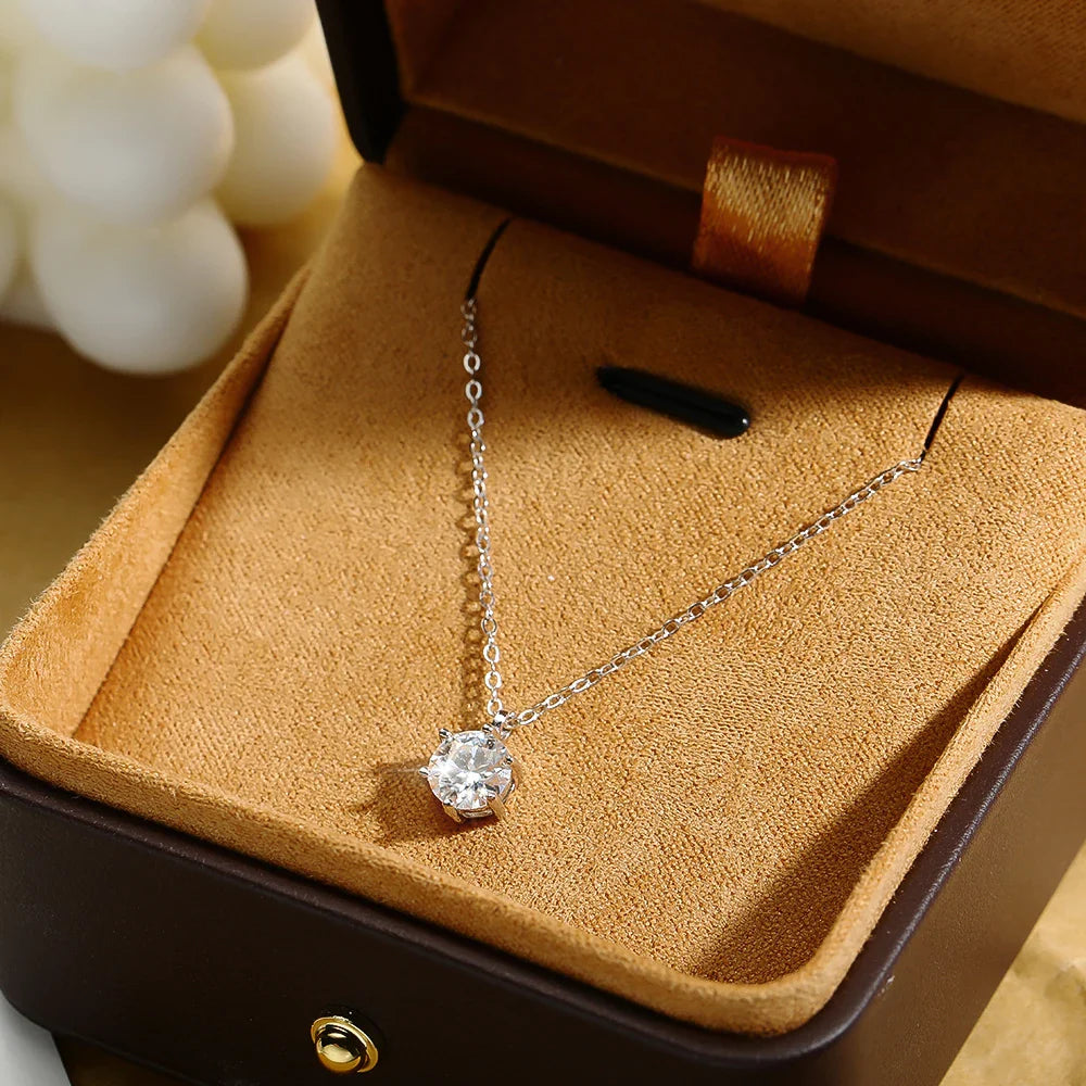 Pure Radiance – Solitäranhänger aus Sterling Silber