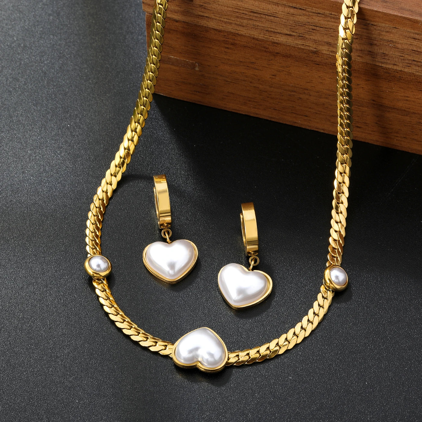 💛 Heart & Shine Set – Vergoldete Kette & Ohrringe mit Perlen-Love-Vibes 💫