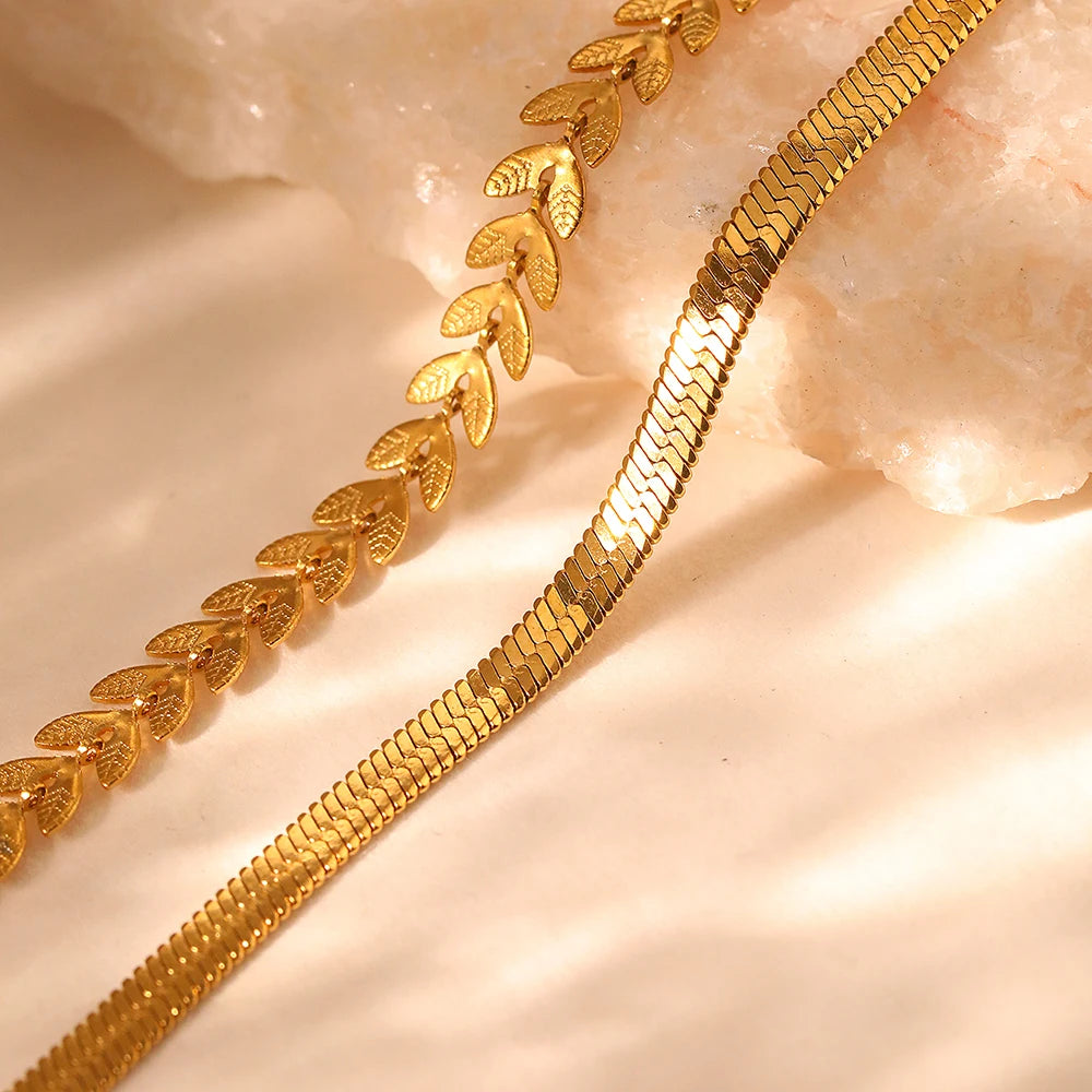 Doppel-Fußkette „Golden Leaf“ – Eleganz für dein Sommeroutfit ✨