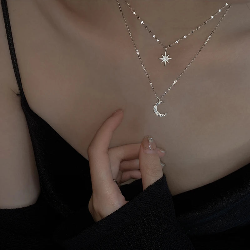 🌙 Celestial Glow – Zweilagige Mond & Stern Halskette