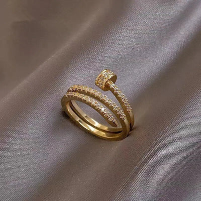 Nail Luxe – Goldener Spiralring mit Zirkonia-Glanz ✨💛