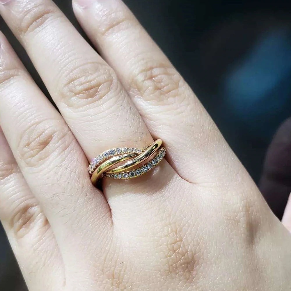Eleganter Knotenring in Gold mit funkelnden Zirkonia💍✨
