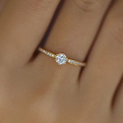 True Sparkle – Zarter Ring mit strahlender Bedeutung✨