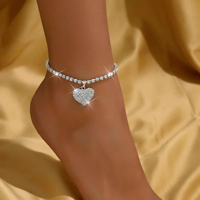 Elegante silberne Fußkette mit herzförmigem Anhänger