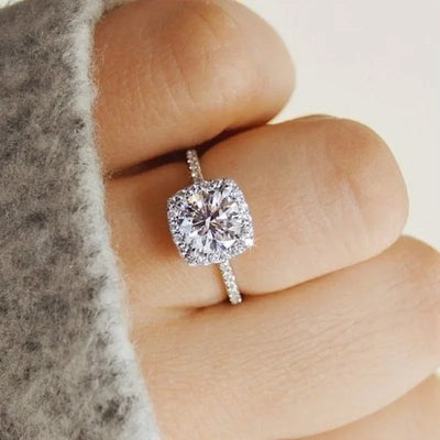 Radiant Sparkle – Eleganter Cushion Cut Ring mit Pavé-Fassung 💎✨