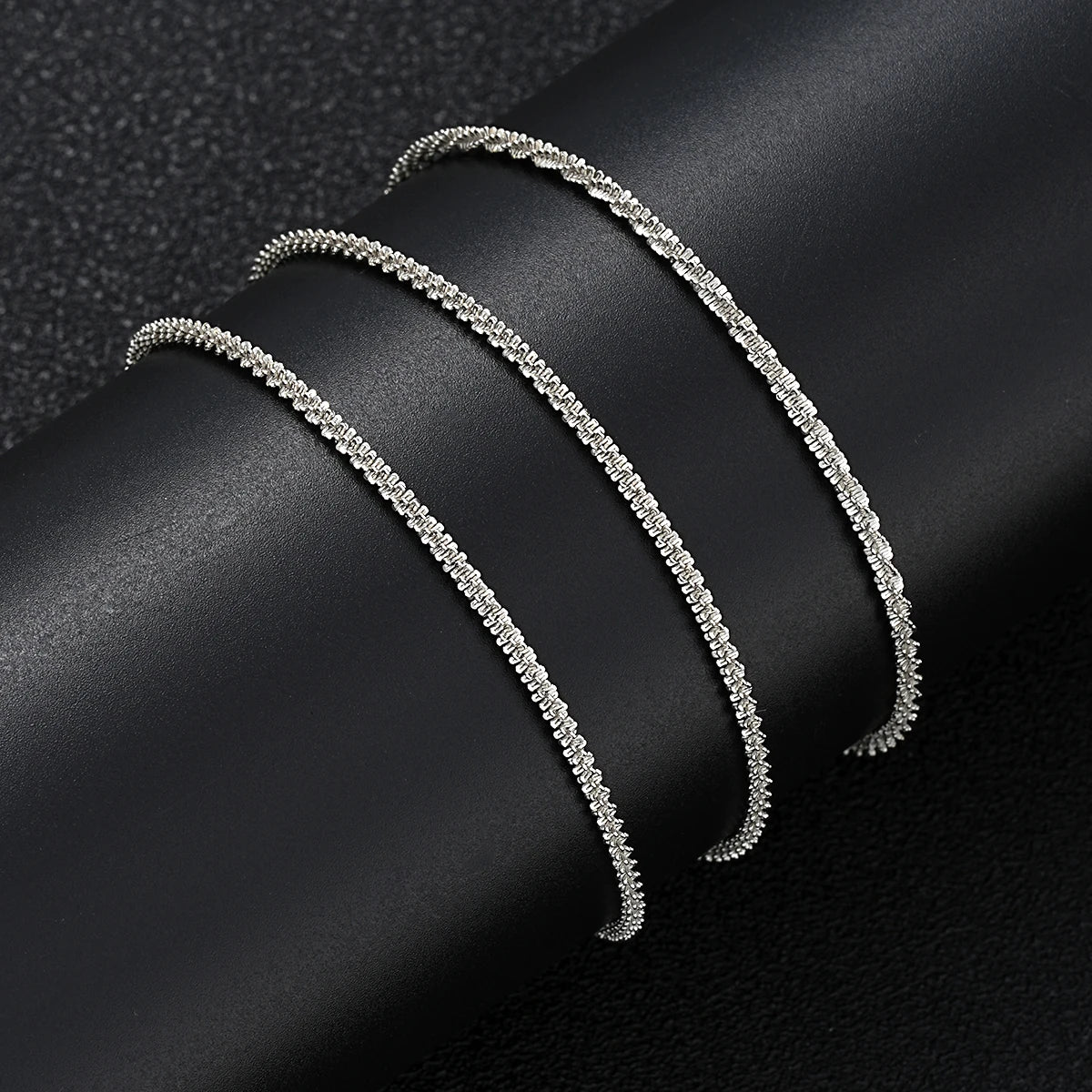 Dreireihiges Glitzer-Fußkettchen – Eleganz für jeden Schritt ✨