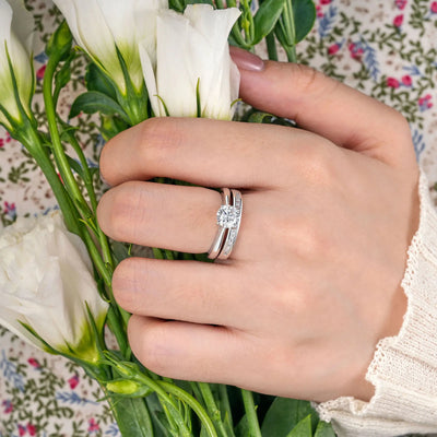 Zweiteiliges Verlobungs- und Ehering-Set aus 925er Sterling Silber mit Zirkonia
