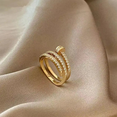 Nail Luxe – Goldener Spiralring mit Zirkonia-Glanz ✨💛