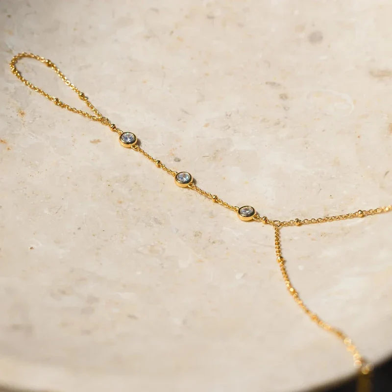 Elegantes Handkettchen mit Strassakzenten