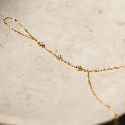 Elegantes Handkettchen mit Strassakzenten