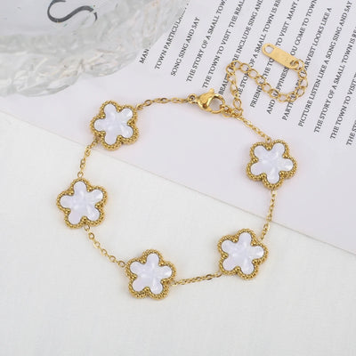 Goldenes Armband mit bunten Kleeblatt-Anhängern