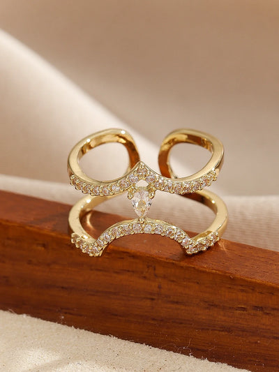 Doppelter Chevron-Ring mit Zirkonia – Eleganz im modernen Design