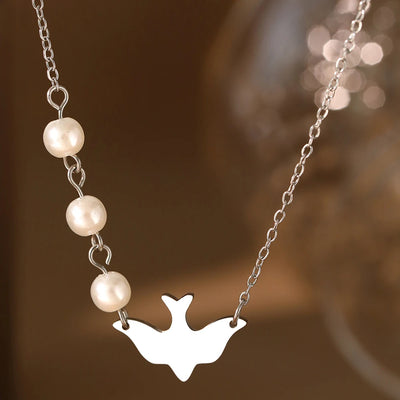 🕊️ Pearl Peace Necklace – Eleganz trifft Symbolik