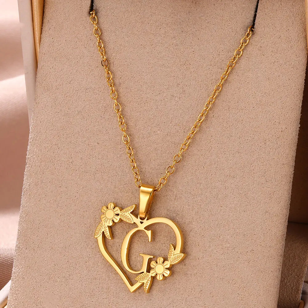 Personalisierte Herz-Kette mit Blumen & Initialen