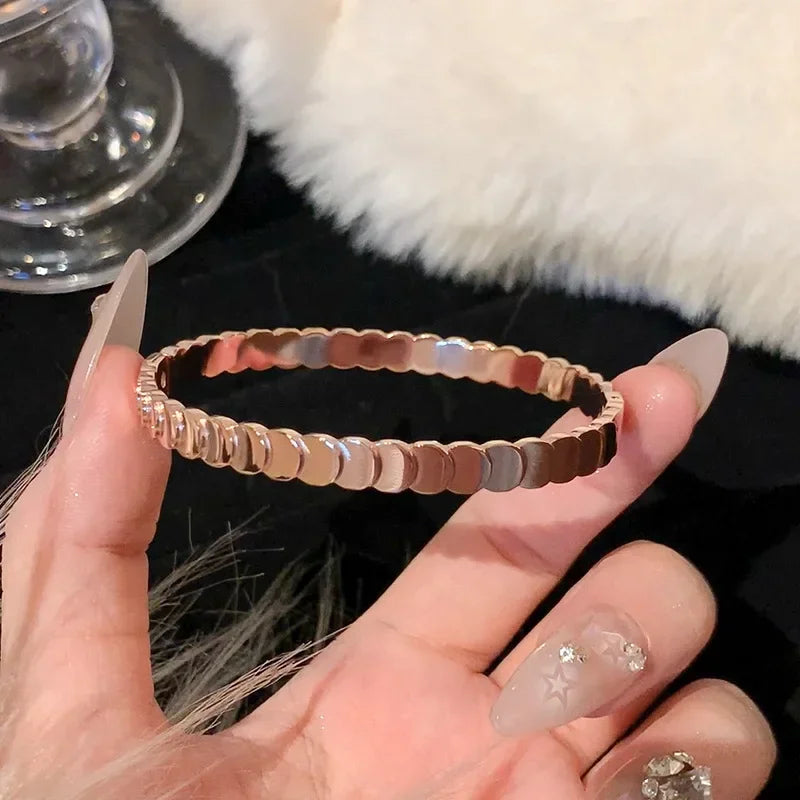 Golden Elegance – Vielseitige Armreife im Rosé-Finish✨
