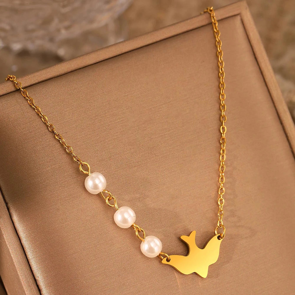 🕊️ Pearl Peace Necklace – Eleganz trifft Symbolik