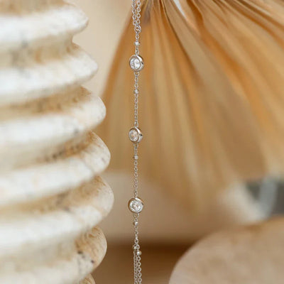 Elegantes Handkettchen mit Strassakzenten