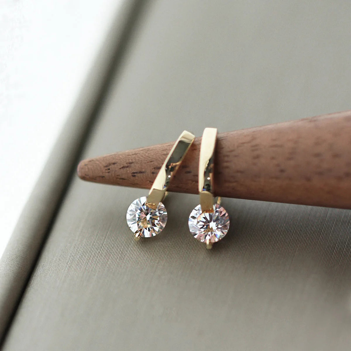 ✨ Elegante Zirkonia-Ohrringe in Gold – Zeitlose Schönheit für jeden Anlass 💎