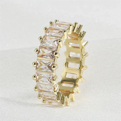Luxuriöser Eternity-Ring mit Kristallbesatz